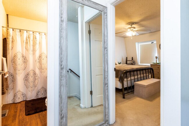 Foto del edificio - 6529 Deane Hill Dr #43