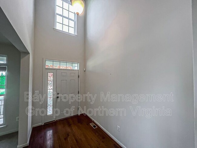 Building Photo - 40491 O'Connors Cir