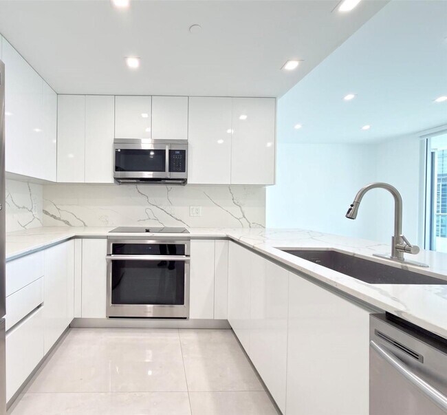 Foto del edificio - 1300 Brickell Bay Dr