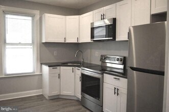 Building Photo - 118 E Maple Ave