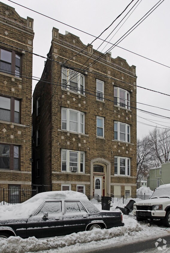 Primary Photo - 351 Forrest St