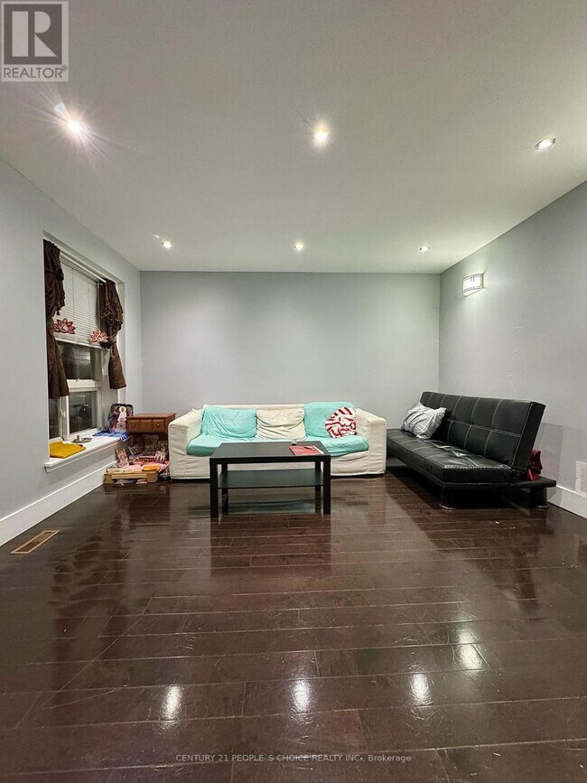 Photo du bâtiment - 1601 Albion Rd