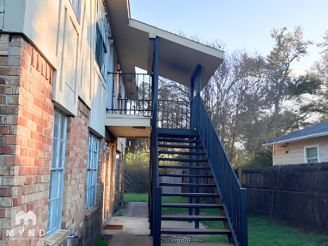 Building Photo - 2000 Randle St