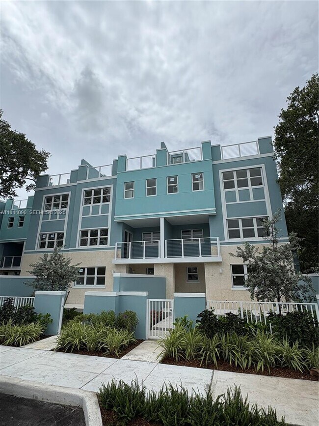 Foto del edificio - 824 SE 12th Ct