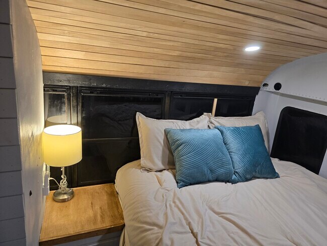 Cama tamaño queen - 2450 44th St S