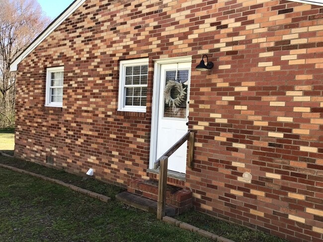 Building Photo - 6614 Johnston St