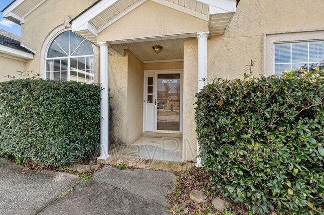 Building Photo - 137 Summerfield Cir