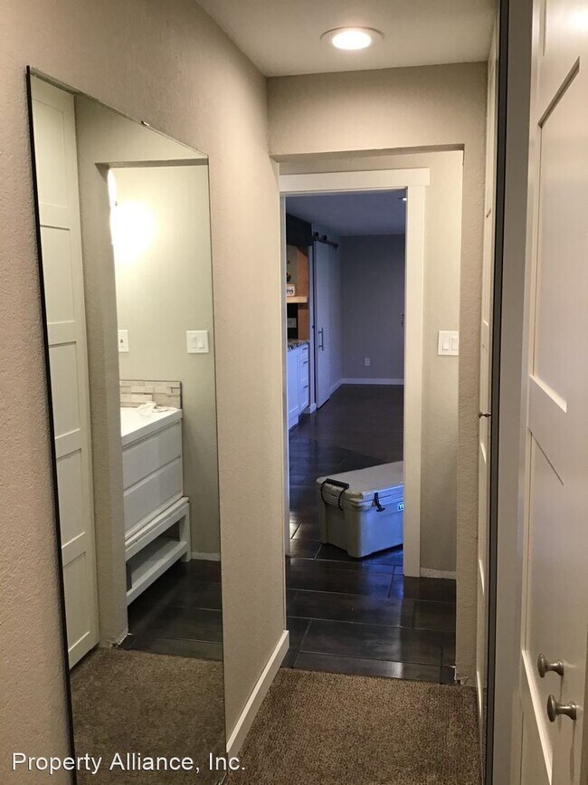 Building Photo - 3 br, 2.5 bath House - 8963 W. La Salle Av...