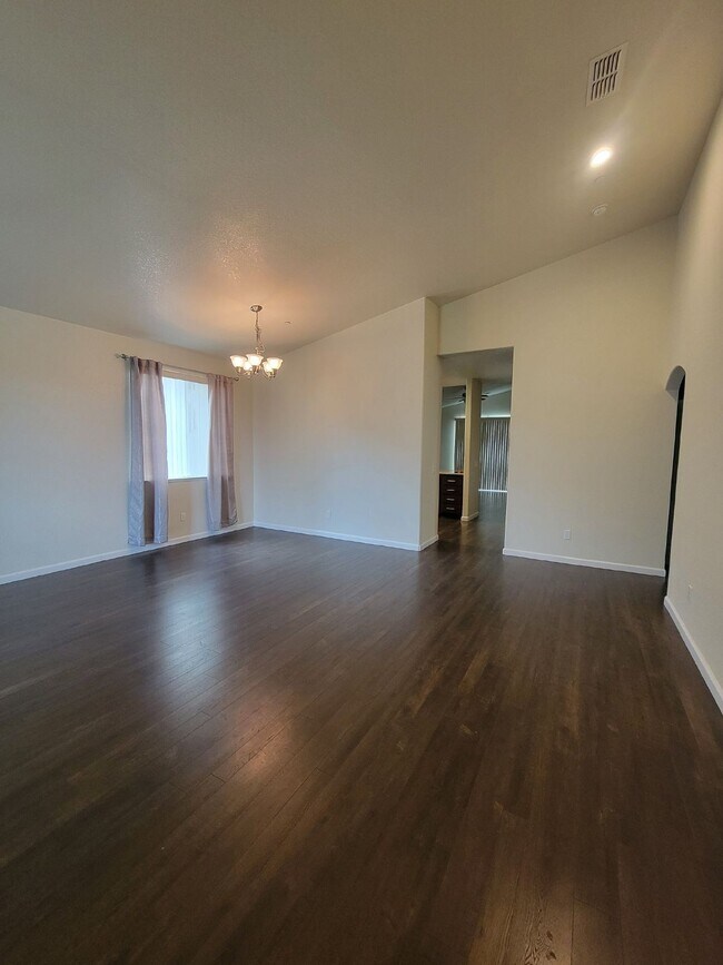 Foto del edificio - Four Bedroom North Merced Home Available