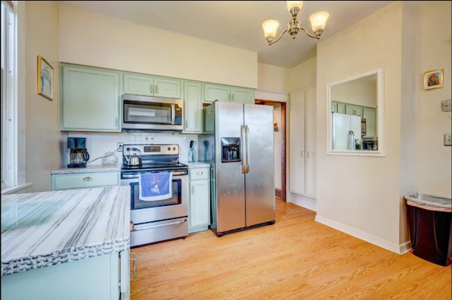 Foto del edificio - 630 Hill Top Dr