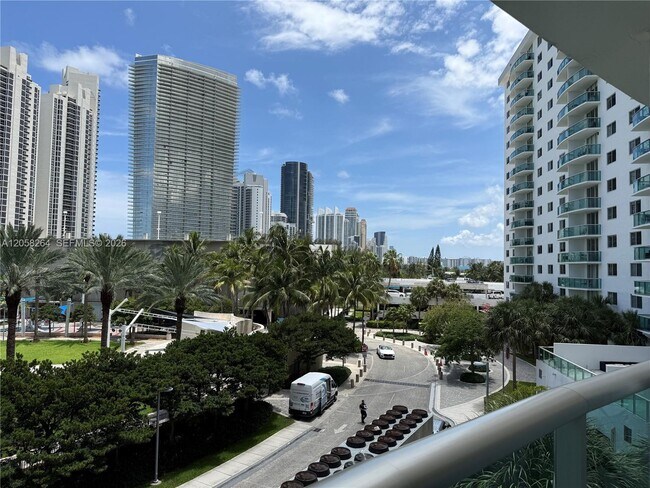 Foto del edificio - 19370 Collins Ave