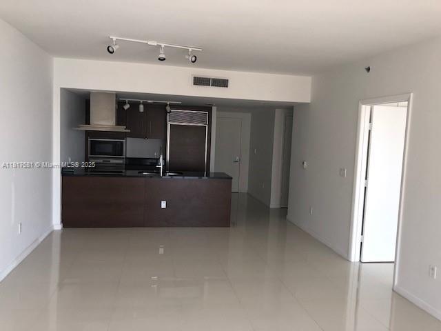 Building Photo - 495 Brickell Ave