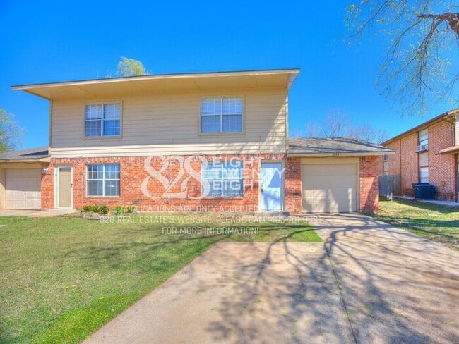 Photo - Spacious 2 Bed/2 Bath Townhome Duplex Available NOW in Moore, OK!
