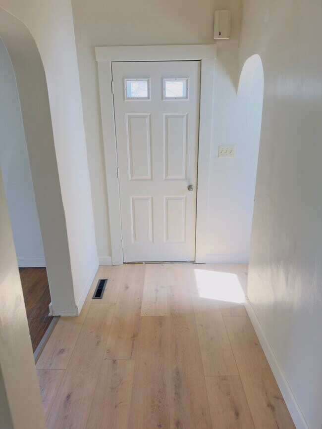 Foto del edificio - 440 Orena Ave