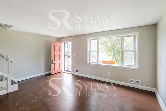 Building Photo - Prepare to fall in love with this 3 bedroo...