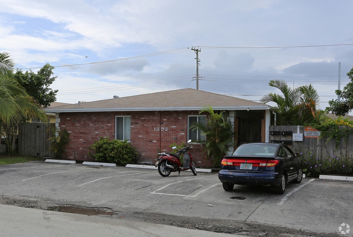 1352 Holly Heights Dr, Fort Lauderdale, FL 33304 Apartments in Fort