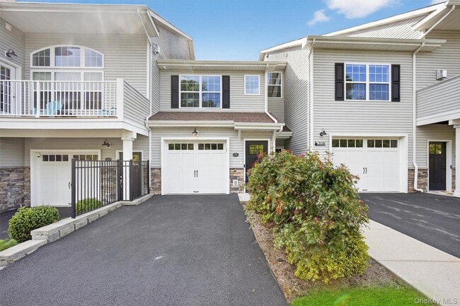 Building Photo - 206 Sacandaga Loop