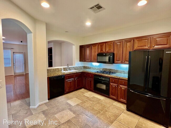 Building Photo - 3 br, 2.5 bath House - 649 Sumner Way Unit 3