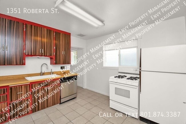 Building Photo - 1351 Roberta St