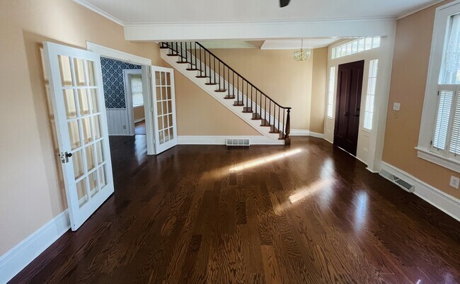 Foto del edificio - 820 W College Ave
