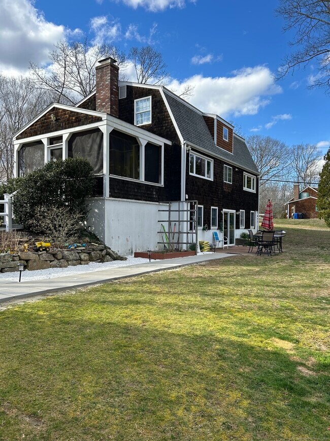 Building Photo - 386 Pumpkin Hill Rd