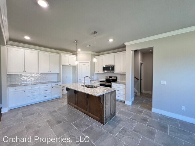 Building Photo - 5 br, 3 bath House - 1052 Morra Ave.