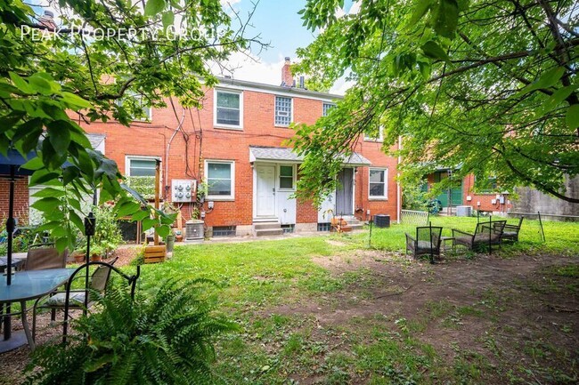 Building Photo - 213 E Hudson St