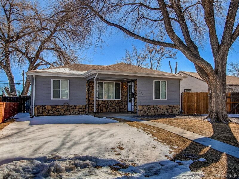 Foto principal - 2090 S Lowell Blvd