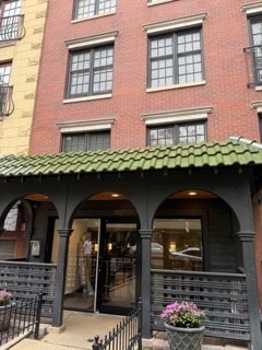 Building Photo - 512 W Barry Ave