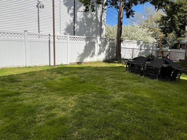 Building Photo - 927 Avenue C