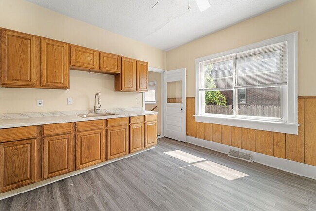 Building Photo - 7625 Fisher Ave