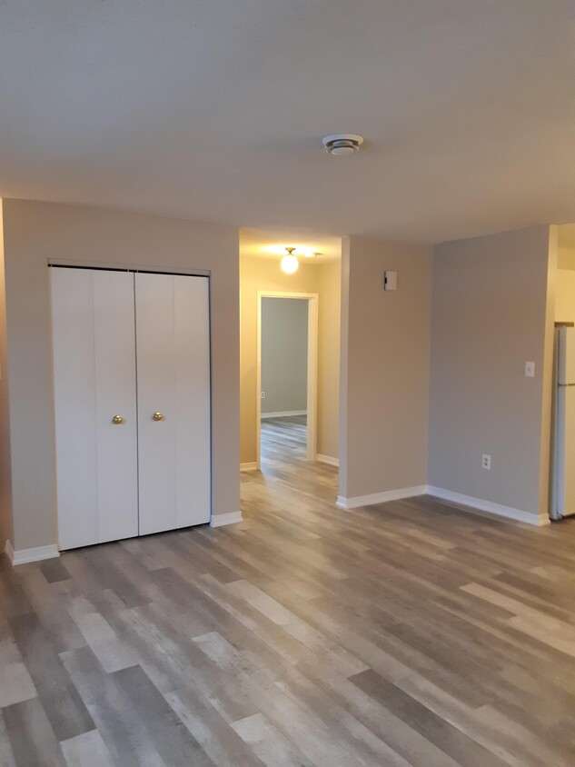 Front entrance with closet - 109 George St