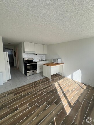 Building Photo - 2211 Ala Wai Blvd