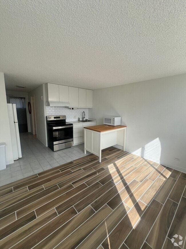 Building Photo - 2211 Ala Wai Blvd