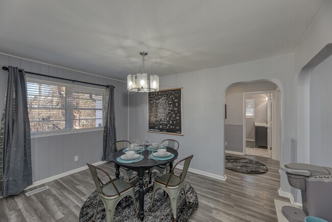 Foto del edificio - 4445 Ayrshire St