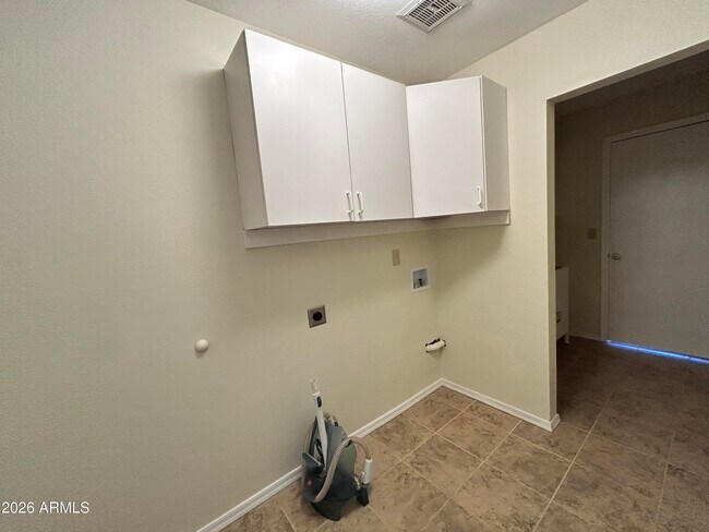 Building Photo - 9002 W Malapai Dr