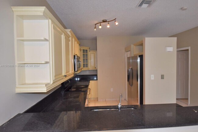 Foto del edificio - 16369 NW 18th St