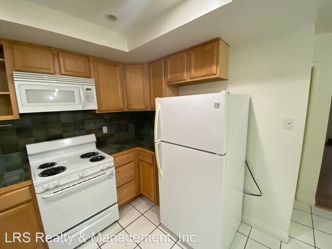Building Photo - 2 br, 1.5 bath House - 1003 Junipero Dr