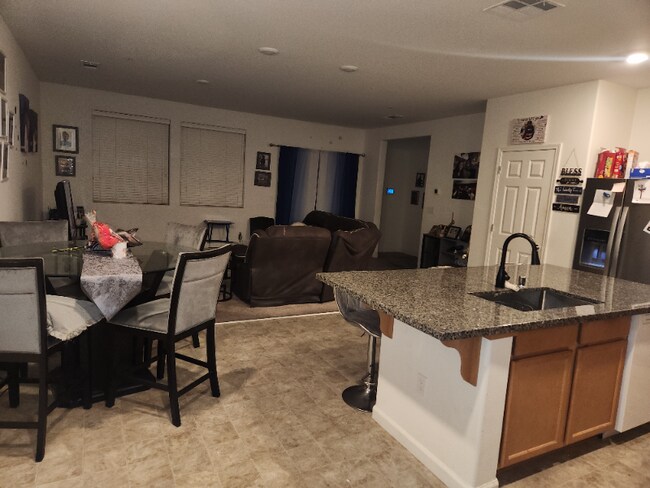 Foto del edificio - 2215 S Vista St