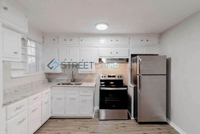 Building Photo - NOW OFFERING HALF OFF THE FIRST FULL MONTH...