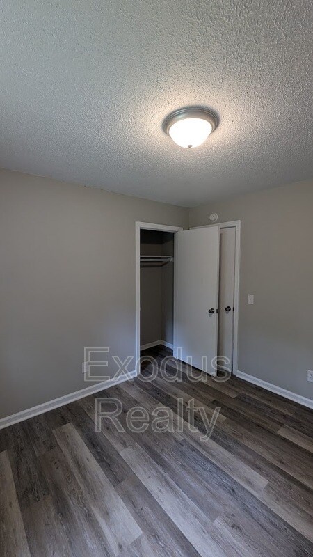 Foto del edificio - 8708 Peach Tree Dr