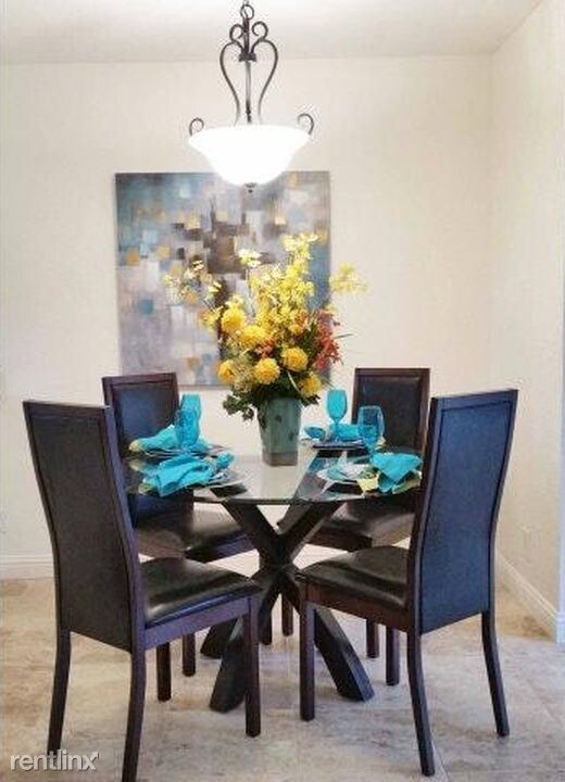 Building Photo - 2 br, 1.5 bath Townhome - 3031 Kaiser Dr D