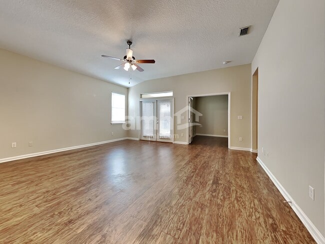 Building Photo - 809 N Garden Lake Dr