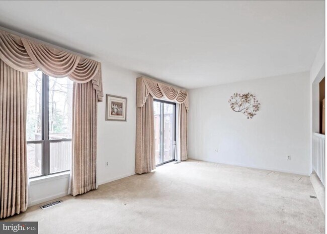 Foto del edificio - 6627 Westbury Oaks Ct