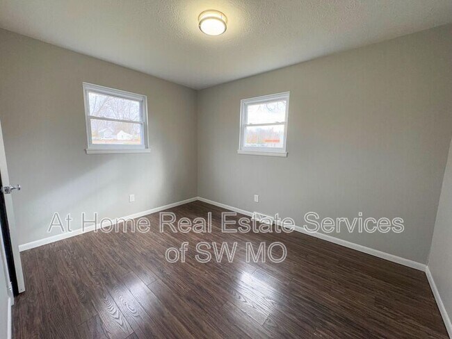 Foto del edificio - 1164 S Hillcrest Ave