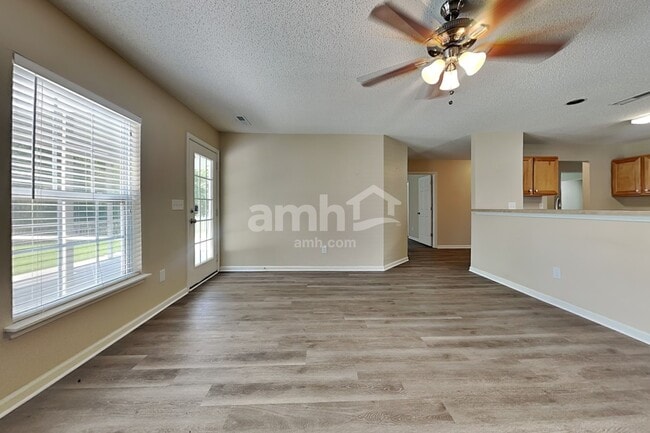 Building Photo - 5013 Springdale Dr