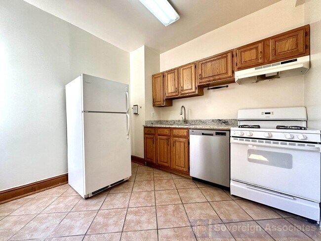 Foto del edificio - 64 W 108th St