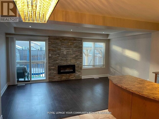 Building Photo - 122 Russel Dr