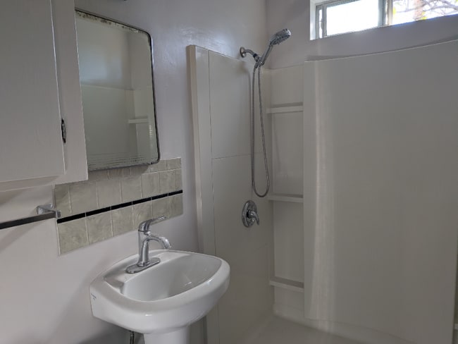 Building Photo - 4311 Poplar St