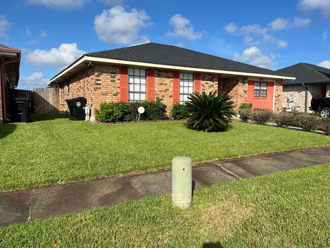 Foto del edificio - 7170 Wayside Dr